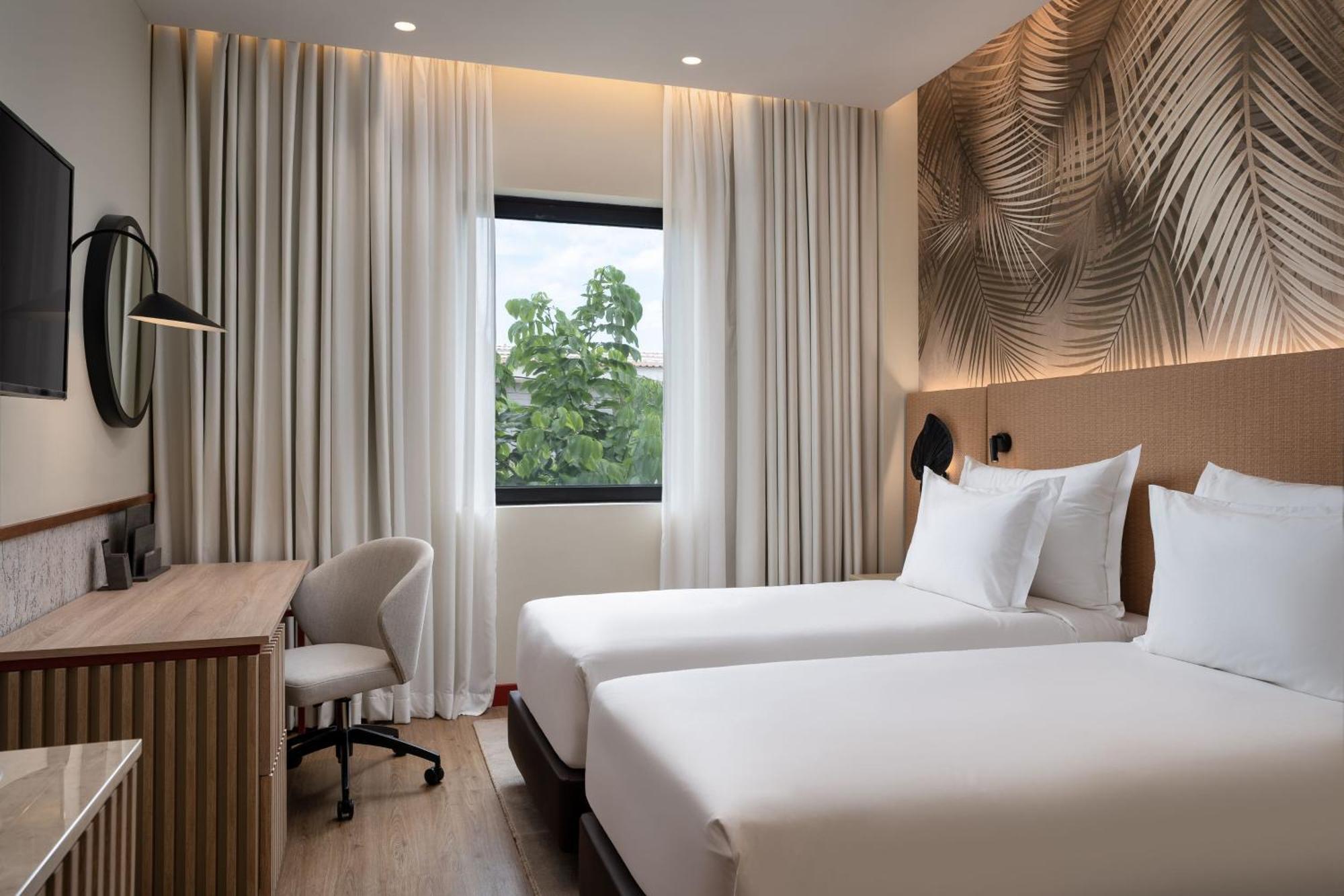 Protea Hotel By Marriott Луанда Екстер'єр фото